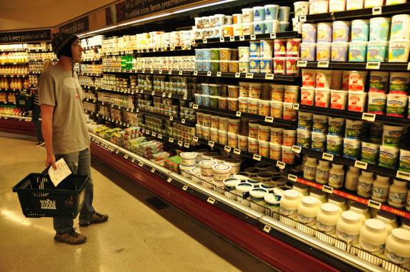 Fazendo compras no Whole Foods original, em Austin, no Texas. nos Estados Unidos